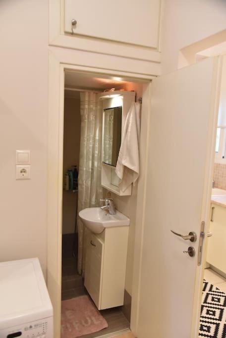 Tiny Treasure Apartment Athén Kültér fotó